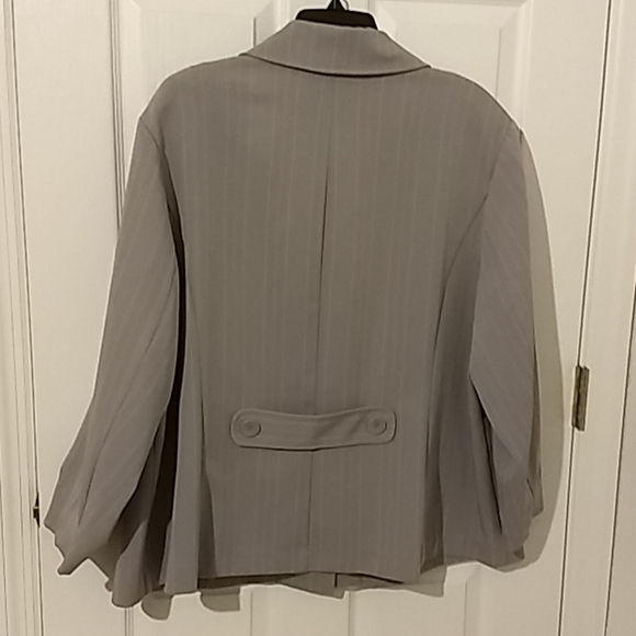 Blazer - Picture 3 of 4